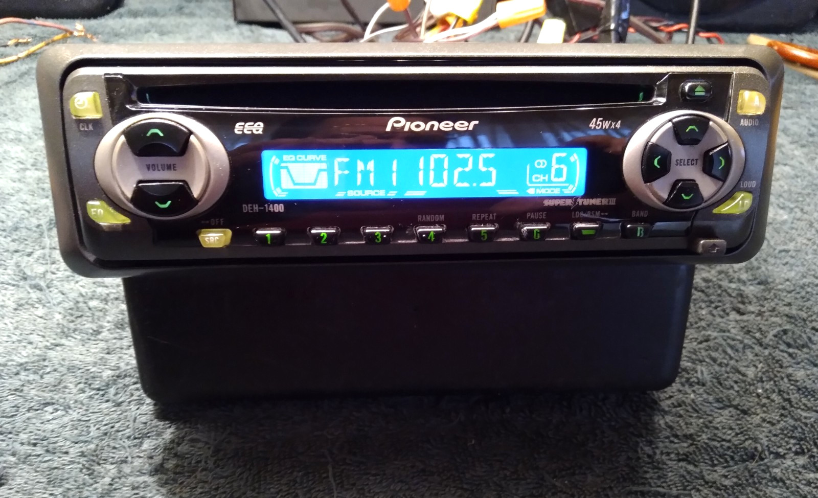 Pioneer “Old School” DEH-1400 CD/ Receiver, Easy EQ, Clean Shape & Works Great