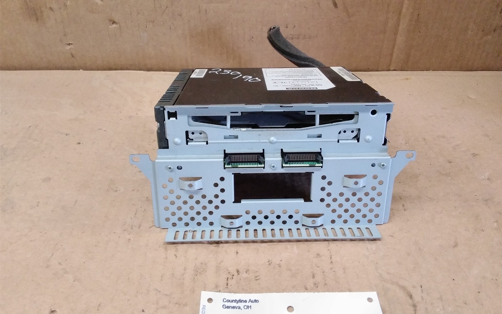 2007 HONDA CIVIC LX AM/FM/CD/MP3 RECEIVER FACE ID-2AE0 CODE-63411