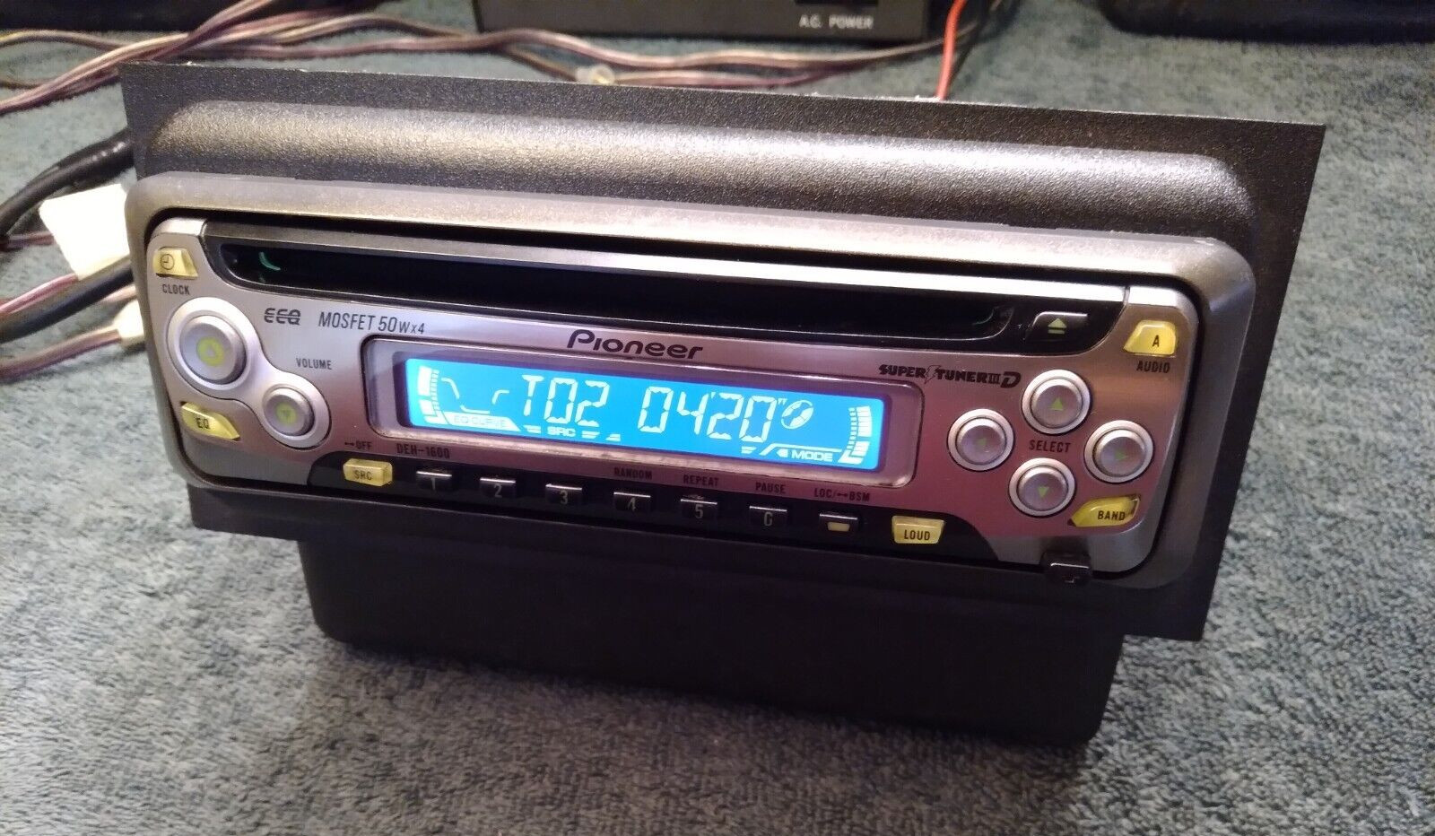 Pioneer “Old School” DEH-1600, CD/ Receiver, 200 watts Easy EQ, Works Great