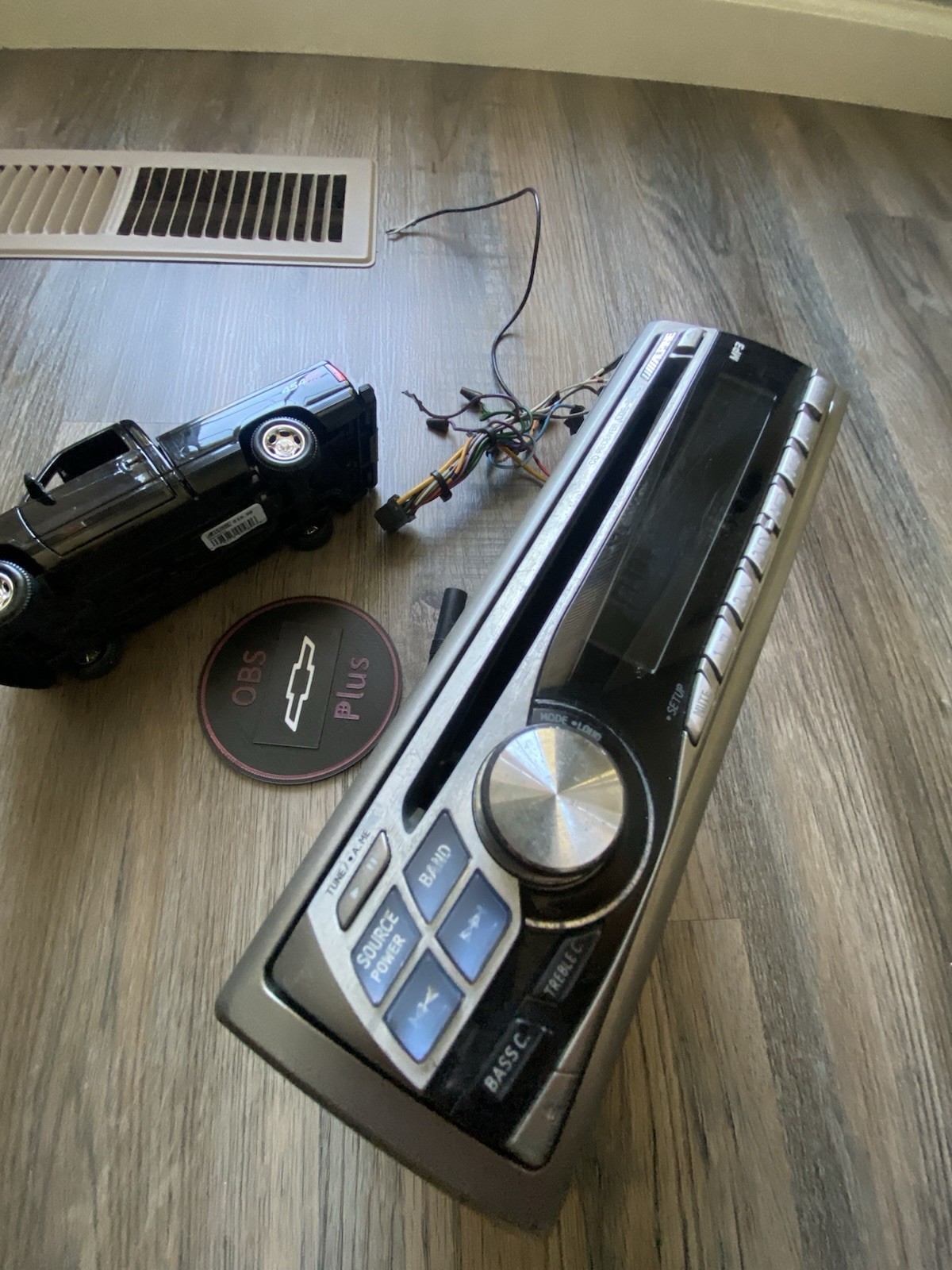 Alpine CDE-9843 CD Player In Dash Receiver