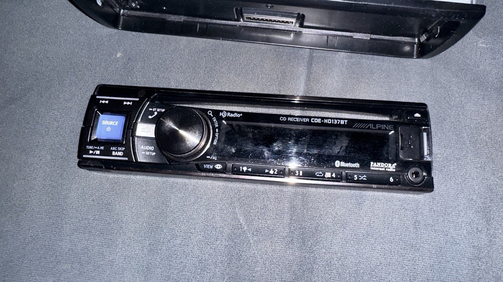 Alpine CDE-HD137BT Car Stereo Bluetooth, USB,Aux, CD Player Used Works Great