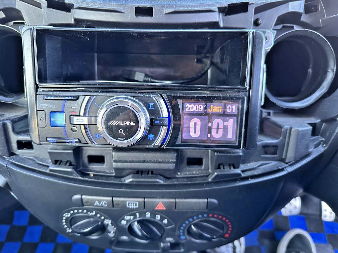 Alpine iDA-X305S Bluetooth Digital Media Receiver Car Radio Stereo 2.2-inch LCD