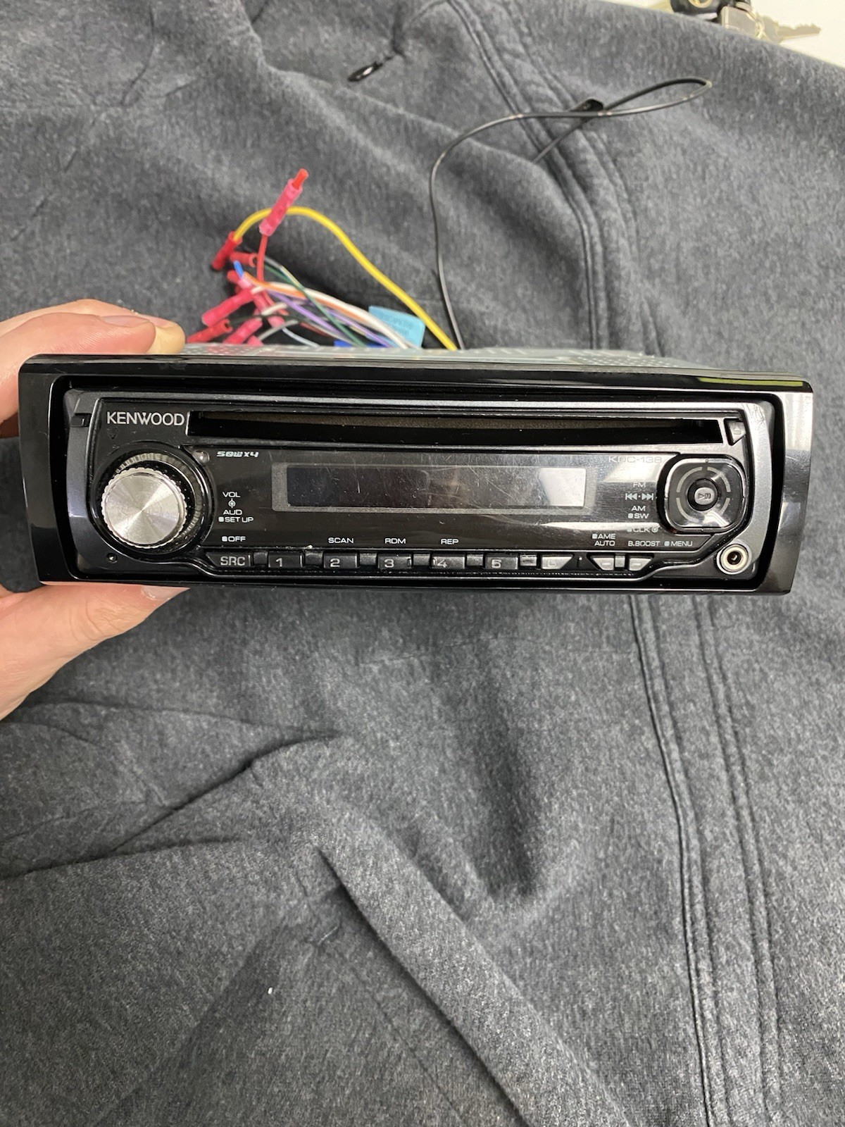 Kenwood KDC-138 CD MP3 AUX Car Stereo Receiver w/ Wiring Harness Tested Working