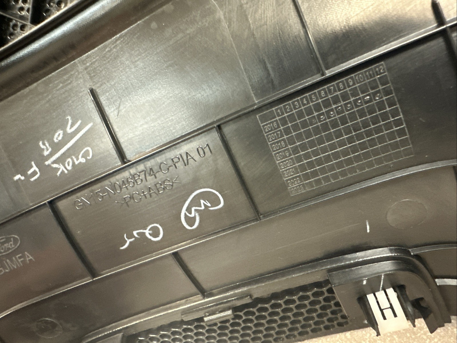 2018 2019 2020 FORD ECOSPORT RADIO TOUCH SCREEN BEZEL TRIM PANEL SURROUND OEM