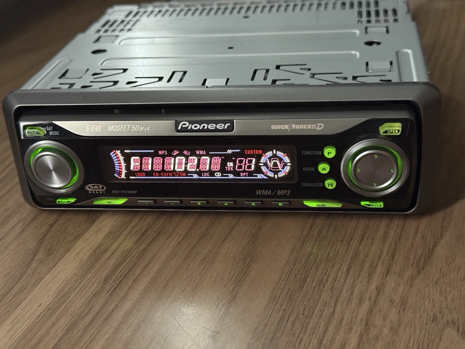 PIONEER BLUETOOTH CAR AUDIO STEREO CD OLD SCHOOL DEH-P4700MP EQ SUB VINTAGE RARE