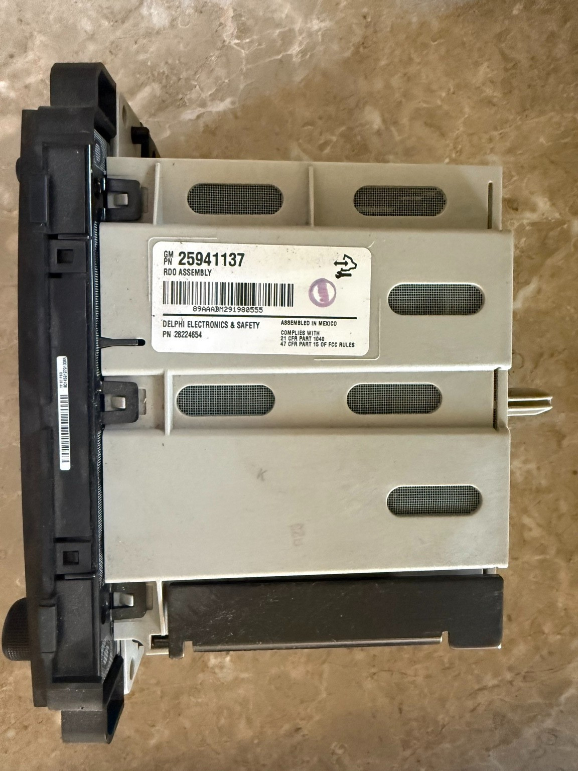 07-13 Silverado Sierra AM FM CD Radio Receiver OEM 25941137 Tested