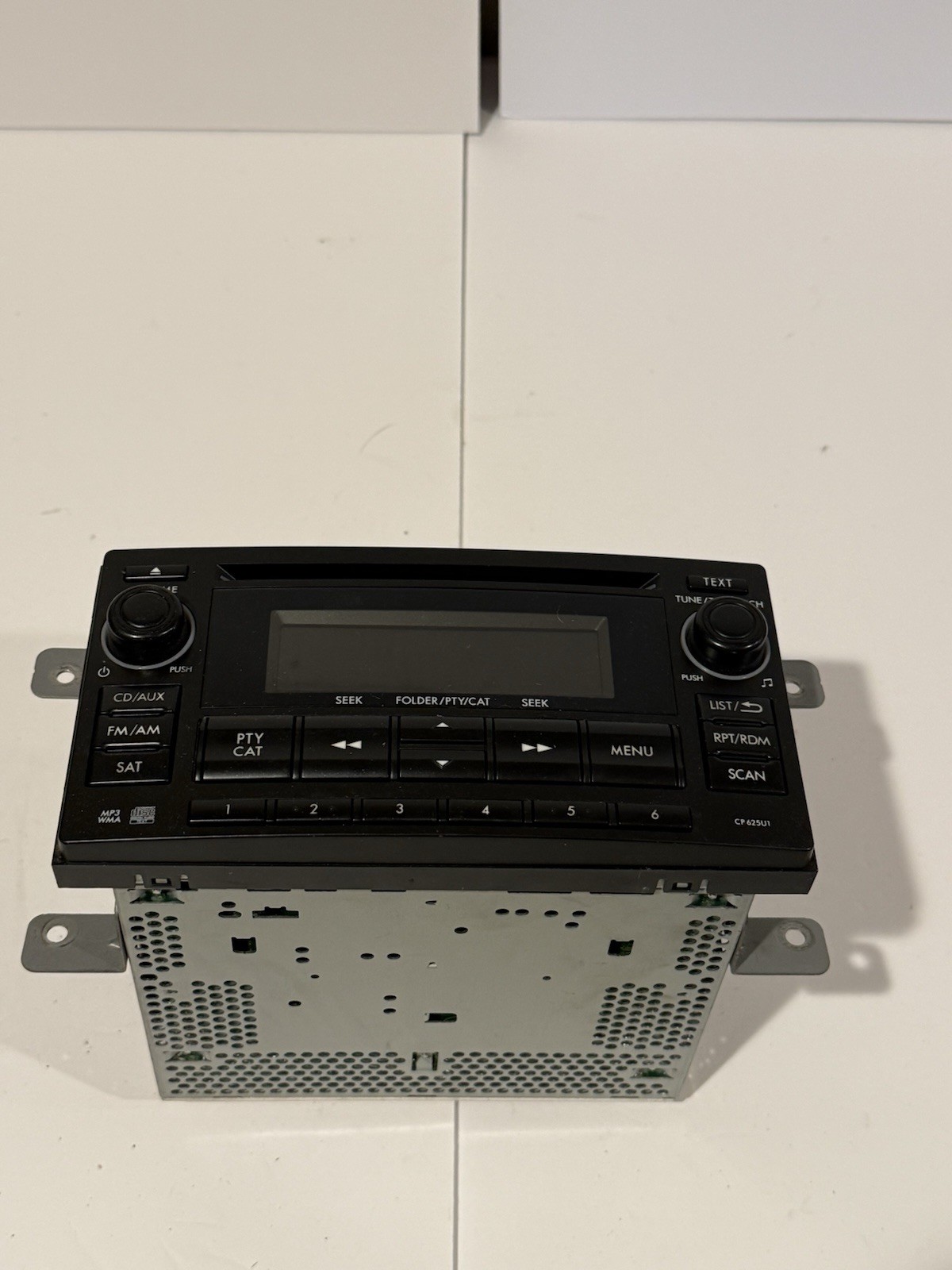 Subaru Clarion Stereo Radio CD Player 86201SC620 PF-3297b-a