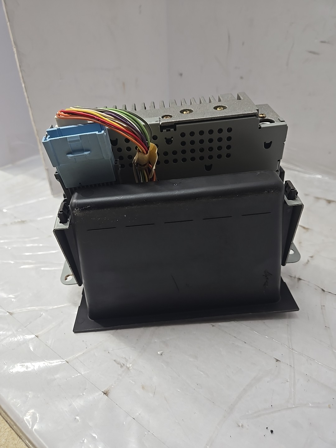 2004 SATURN VUE AM FM CD RADIO ID 15219738