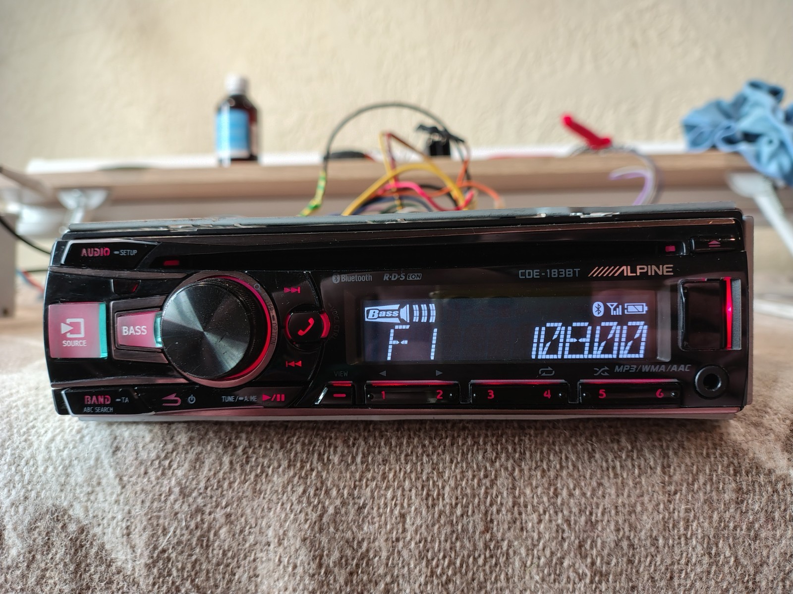 Alpine CDE-183BT Car Stereo CD Media Receiver Fully Working Great Shape