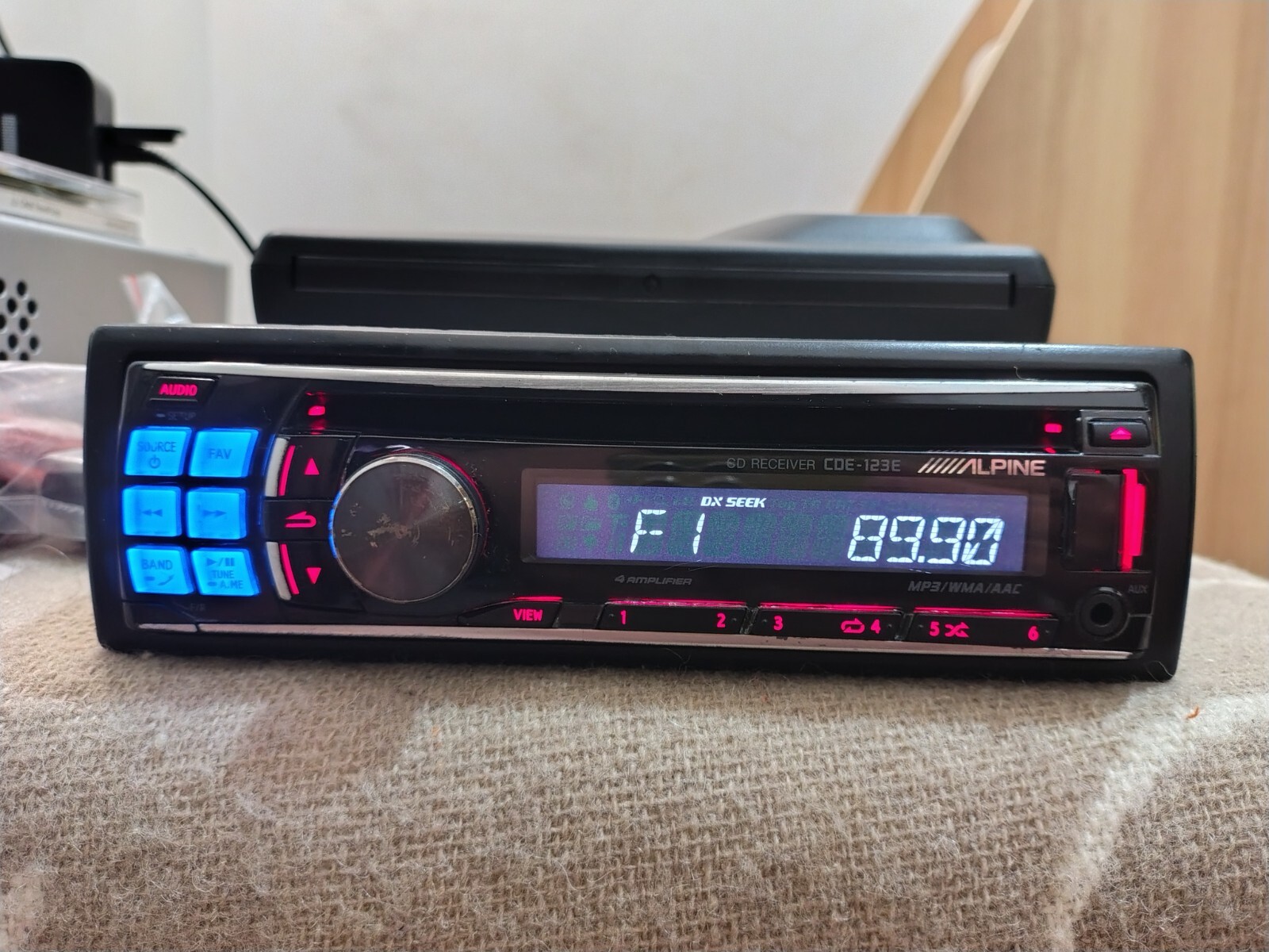 Alpine CDE-123E Car Stereo Mobile Media Receiver Fully Working Good Shape