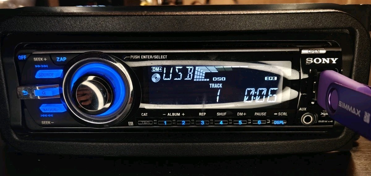 Sony CDX-GT700HD Single DIN Car Stereo HD Radio CD USB AUX Tested Works Harness