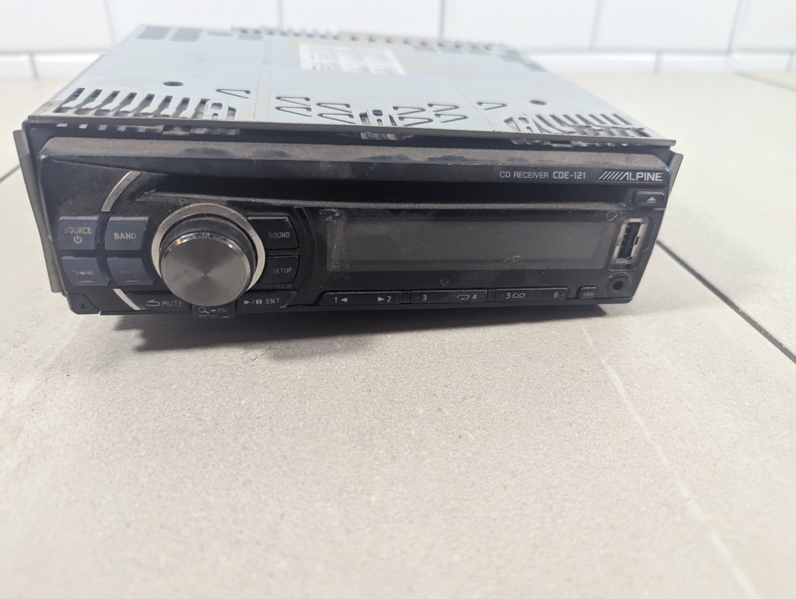 Alpine CDE-121 Car Stereo CD Receiver USB – AS IS, UNTESTED