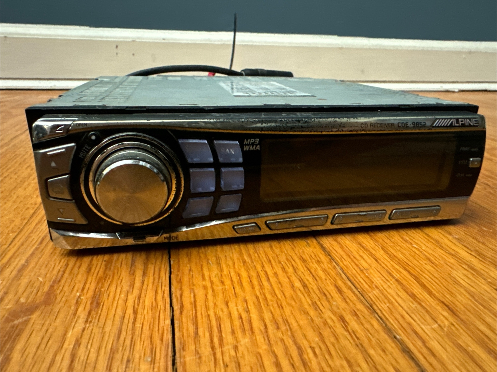 Alpine CDE-9852 CD player MP3/WMA playback Old School AM/FM Radio Stereo