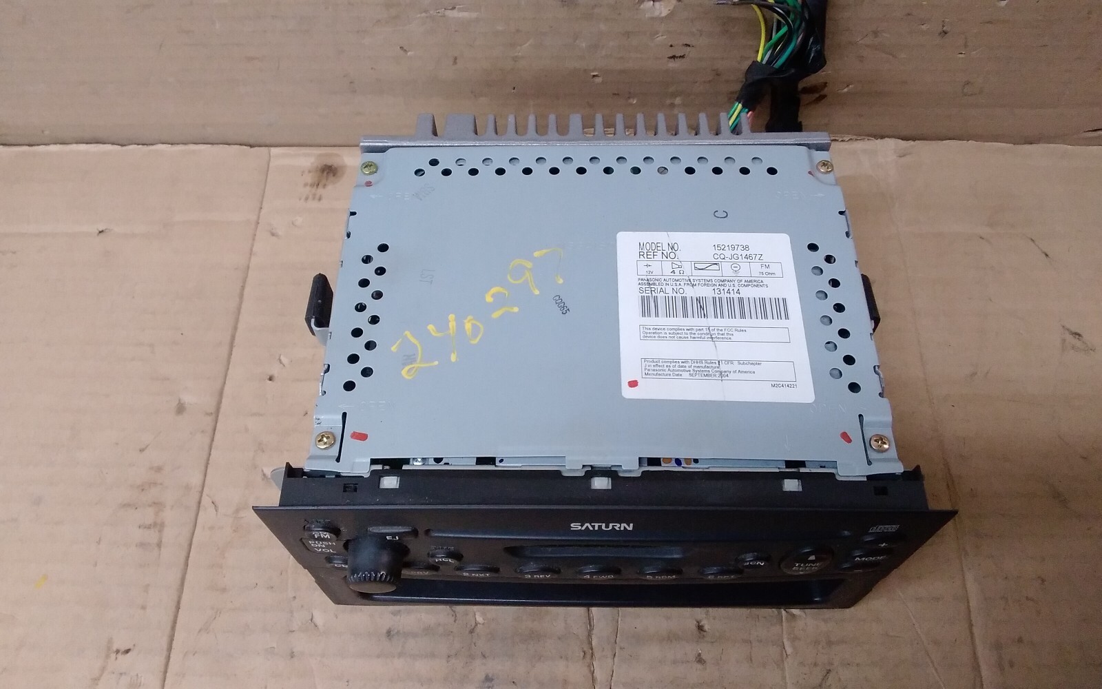 2004 SATURN VUE AM FM CD RADIO ID 15219738