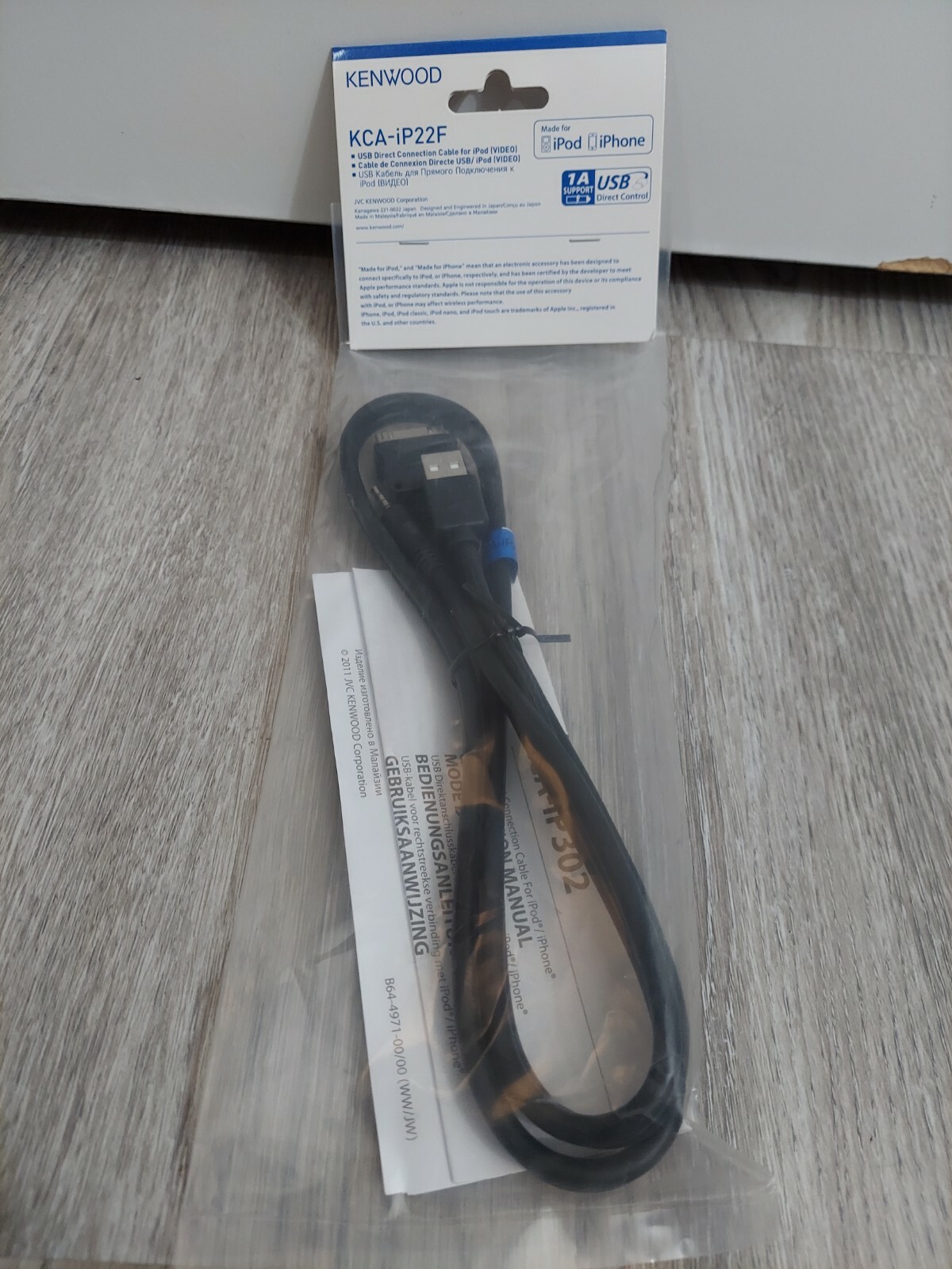 BRAND NEW IN THE PACKAGING KENWOOD KCA-iP22F IPOD CABLE