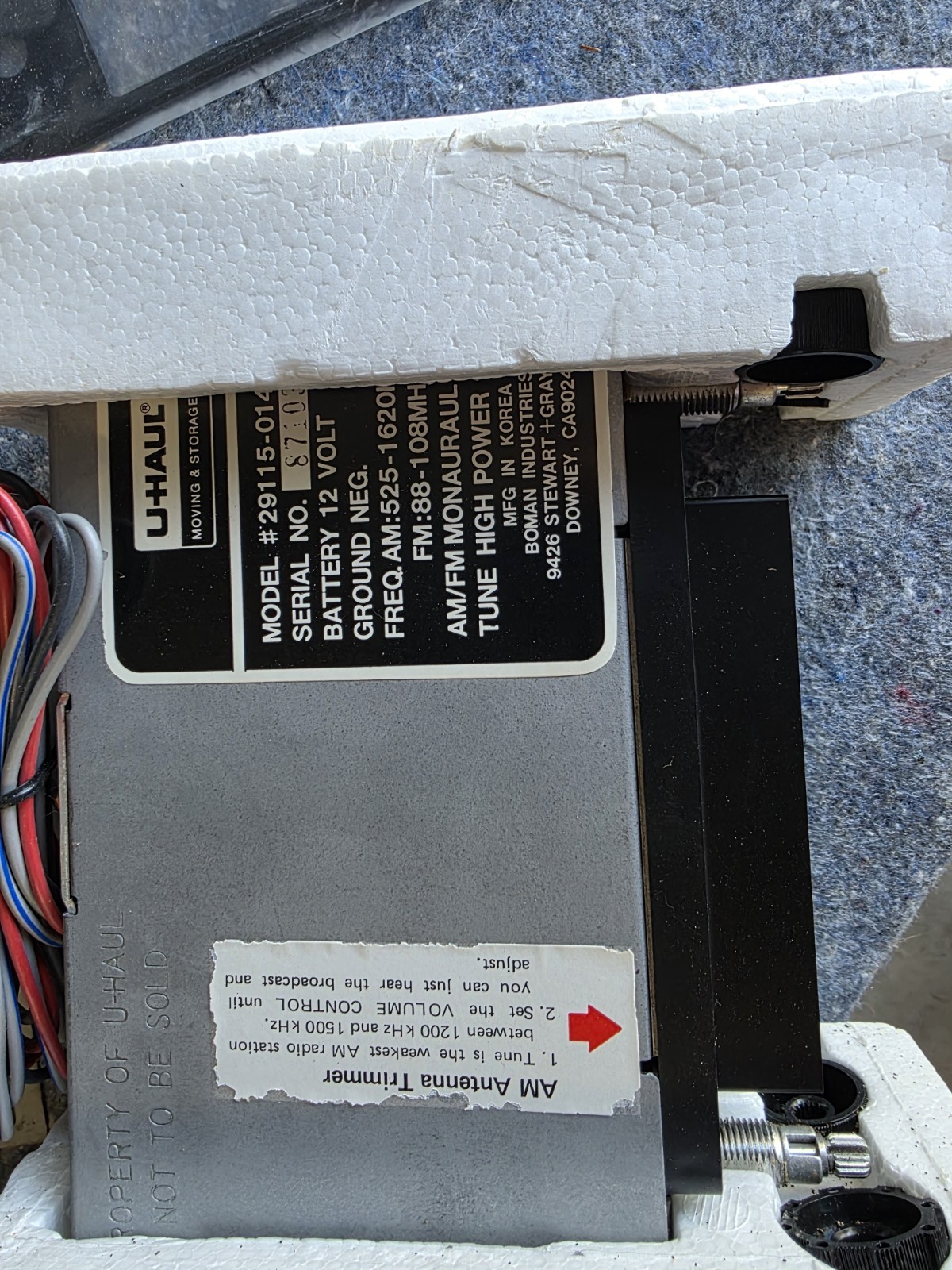 U-Haul UH-1555 Solid State AM/FM Auto Radio Manual Tuning 12V Negative Ground