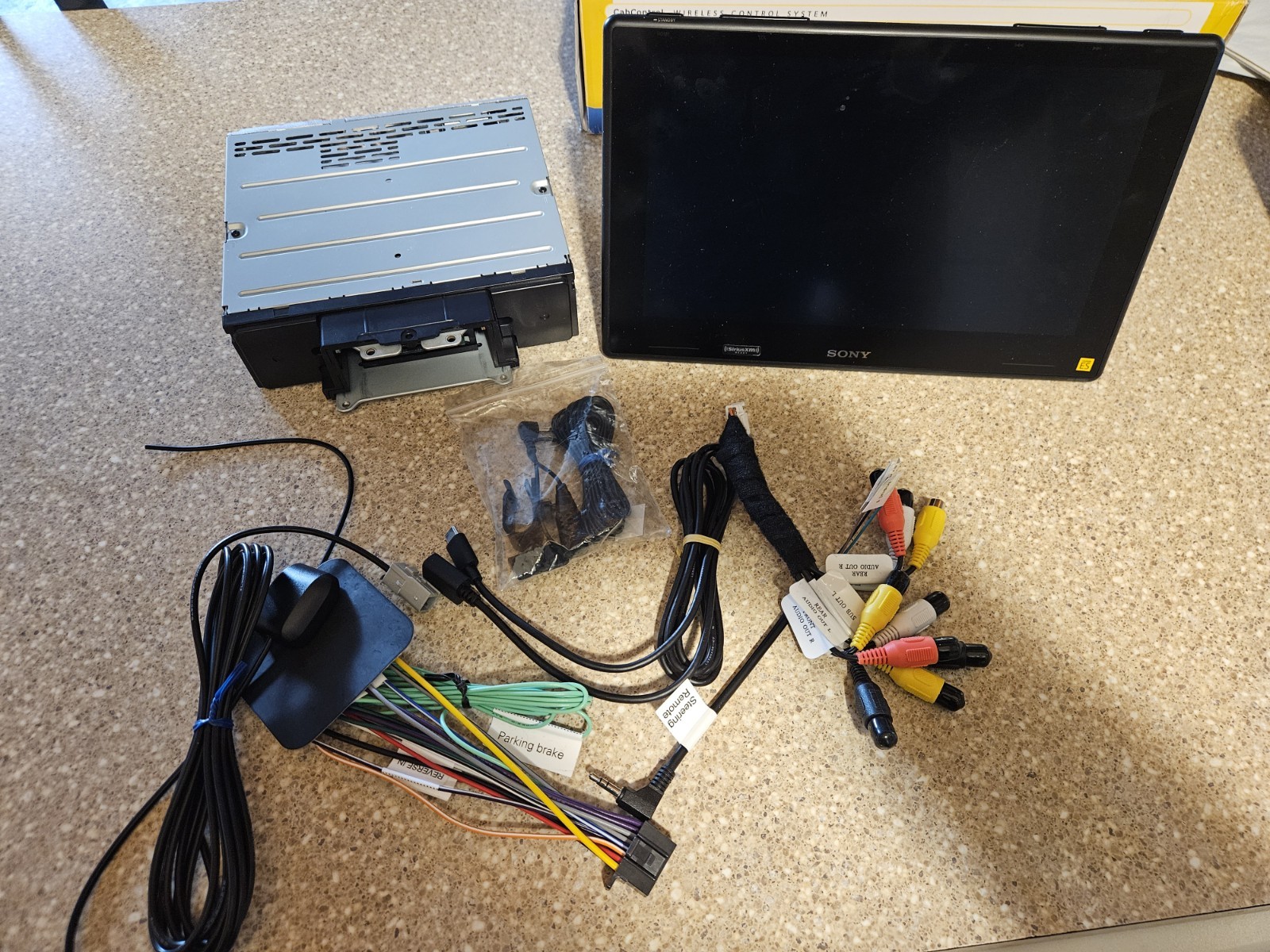 Sony XAV9500ES 10.1″ Floating Display Head Unit with High-Resolution Audio