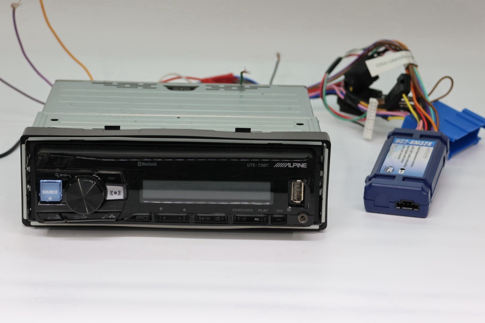 Alpine UTE-73BT Mech-Less Digital Media Receiver Head Unit Single-Din Radio