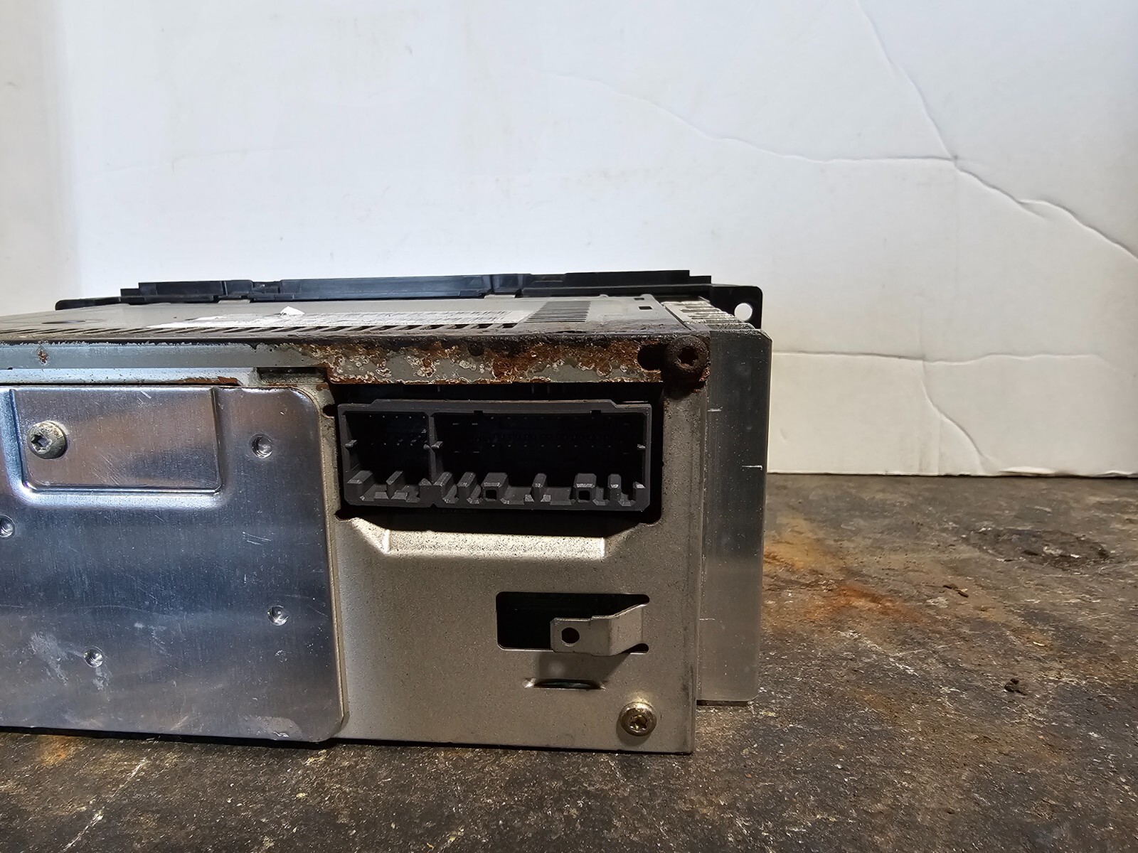 Mopar AM FM TAPE FACTORY DASH UNIT #05064335AH