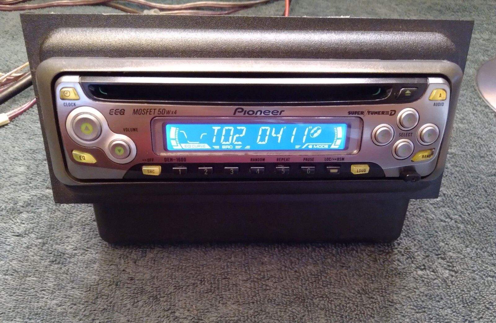 Pioneer “Old School” DEH-1600, CD/ Receiver, 200 watts Easy EQ, Works Great