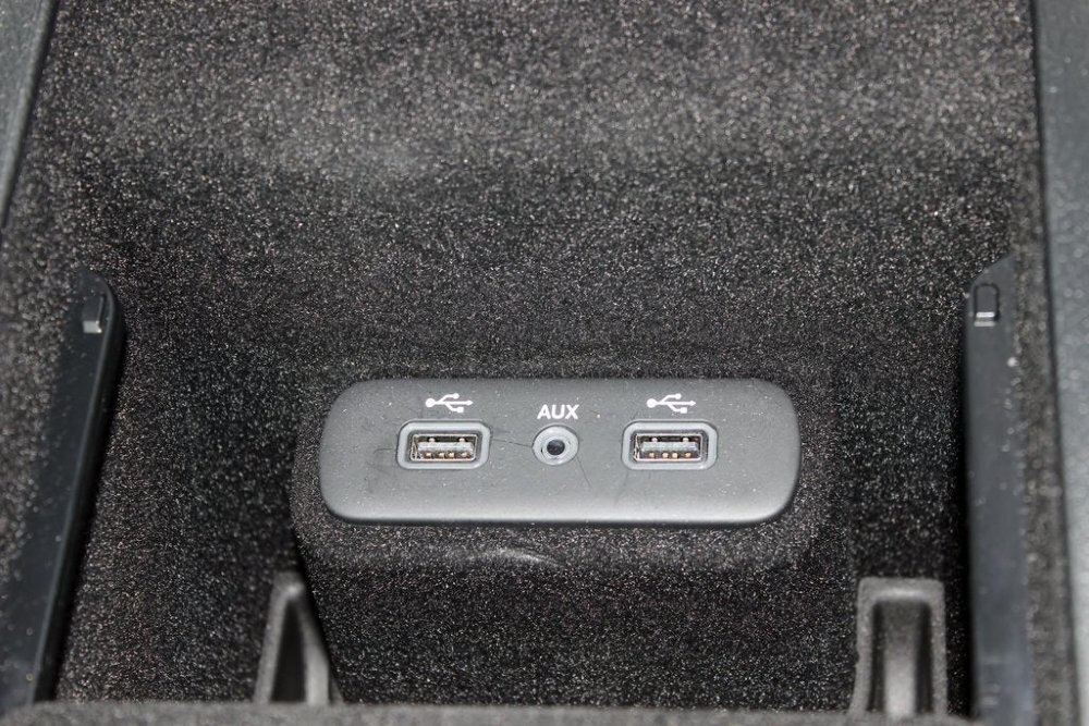 Mopar Uconnect 4 UAS 8.4-inch Touschscreen – z Mount