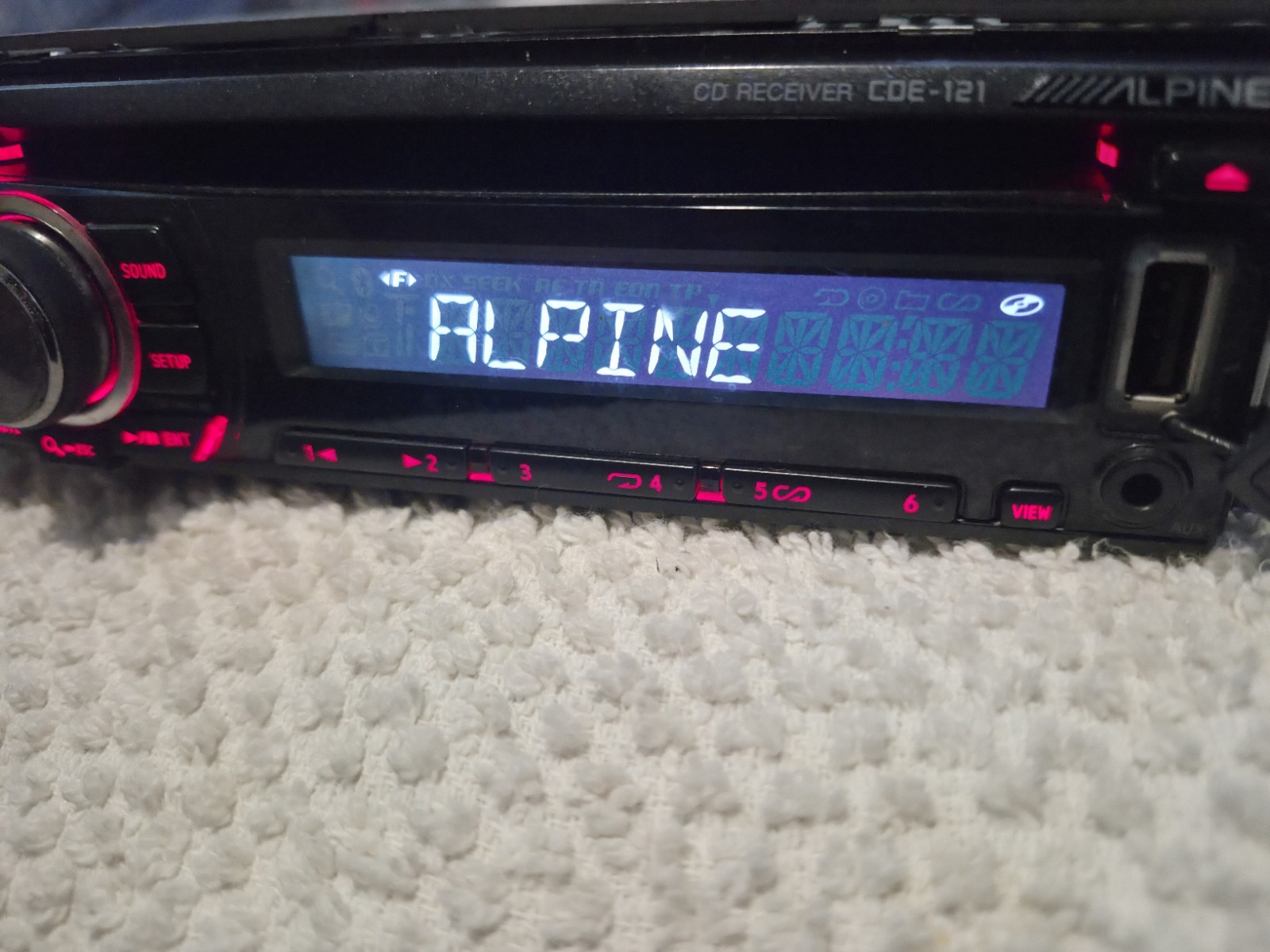 Alpine CDE-121 Single Din Car Stereo CD Usb Aux **NO Bluetooth** 2011 Headunit