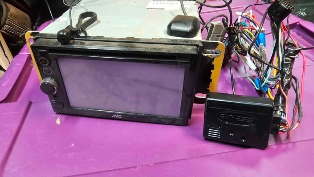 JVC KW-NT500HDT 6.1 touchscreen with nav antenna Bluetooth dvd