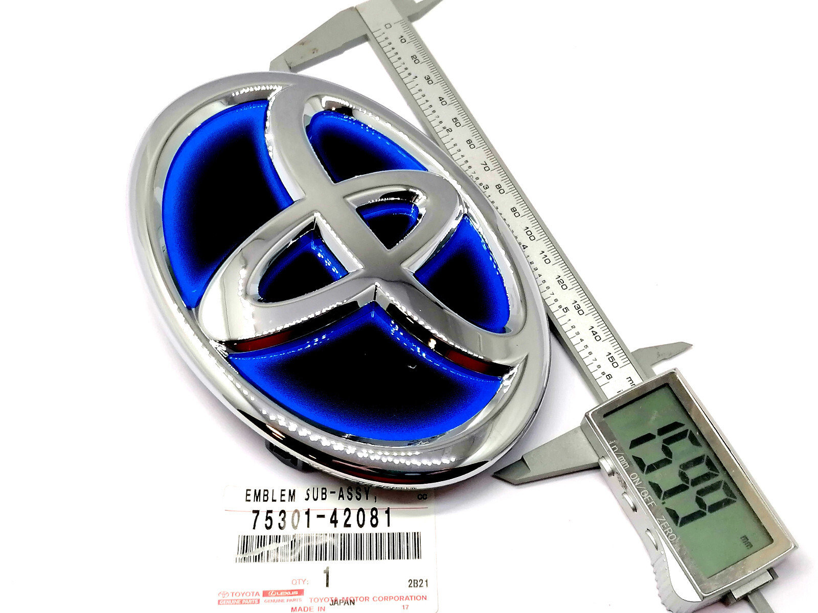 7530142080 NEW GENUINE TOYOTA RAV4 HYBRID 2015-19 FRONT GRILL BADGE NOT RADAR