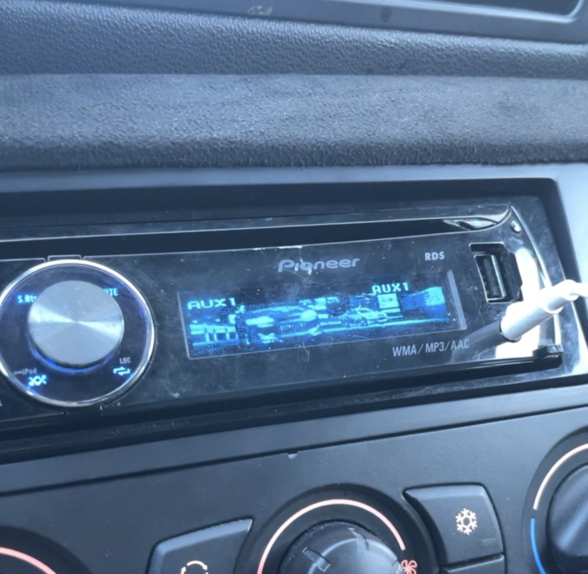 Old School Pioneer Defaceable CD Player Radio With USB Working Deh-p5100ub