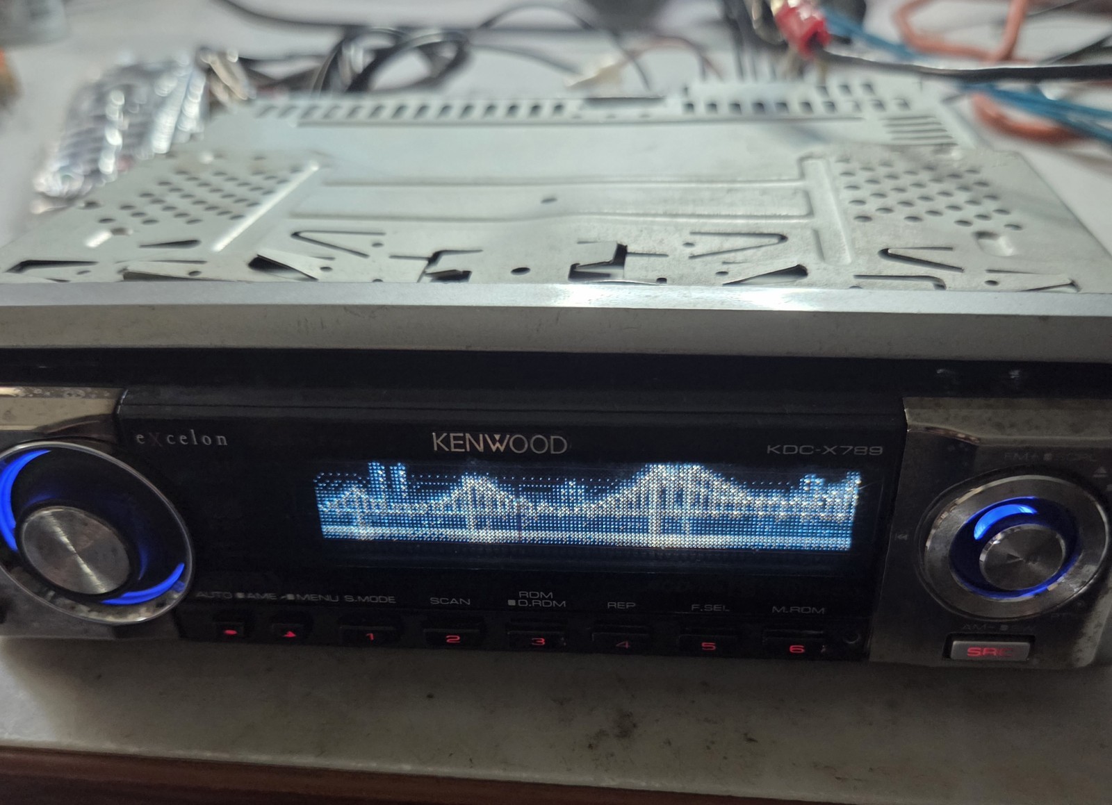 Kenwood Execelon KDC-X789 CD Player In Dash Receiver, Remote Aux 5 Volts