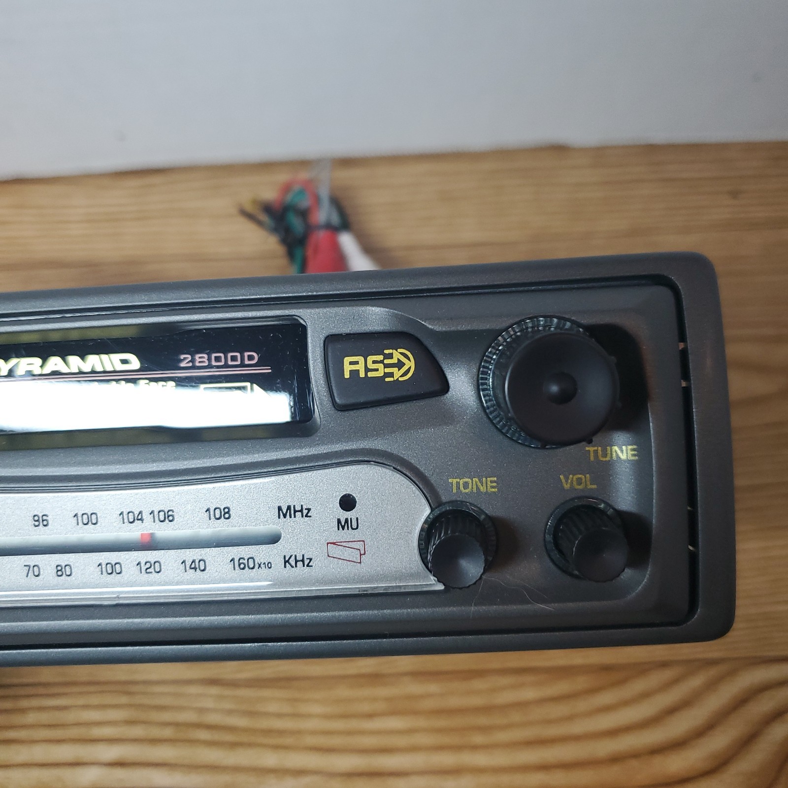 VTG Pyramid Car Stereo Cassette Radio Am/Fm Detachable face #2800D New Unused