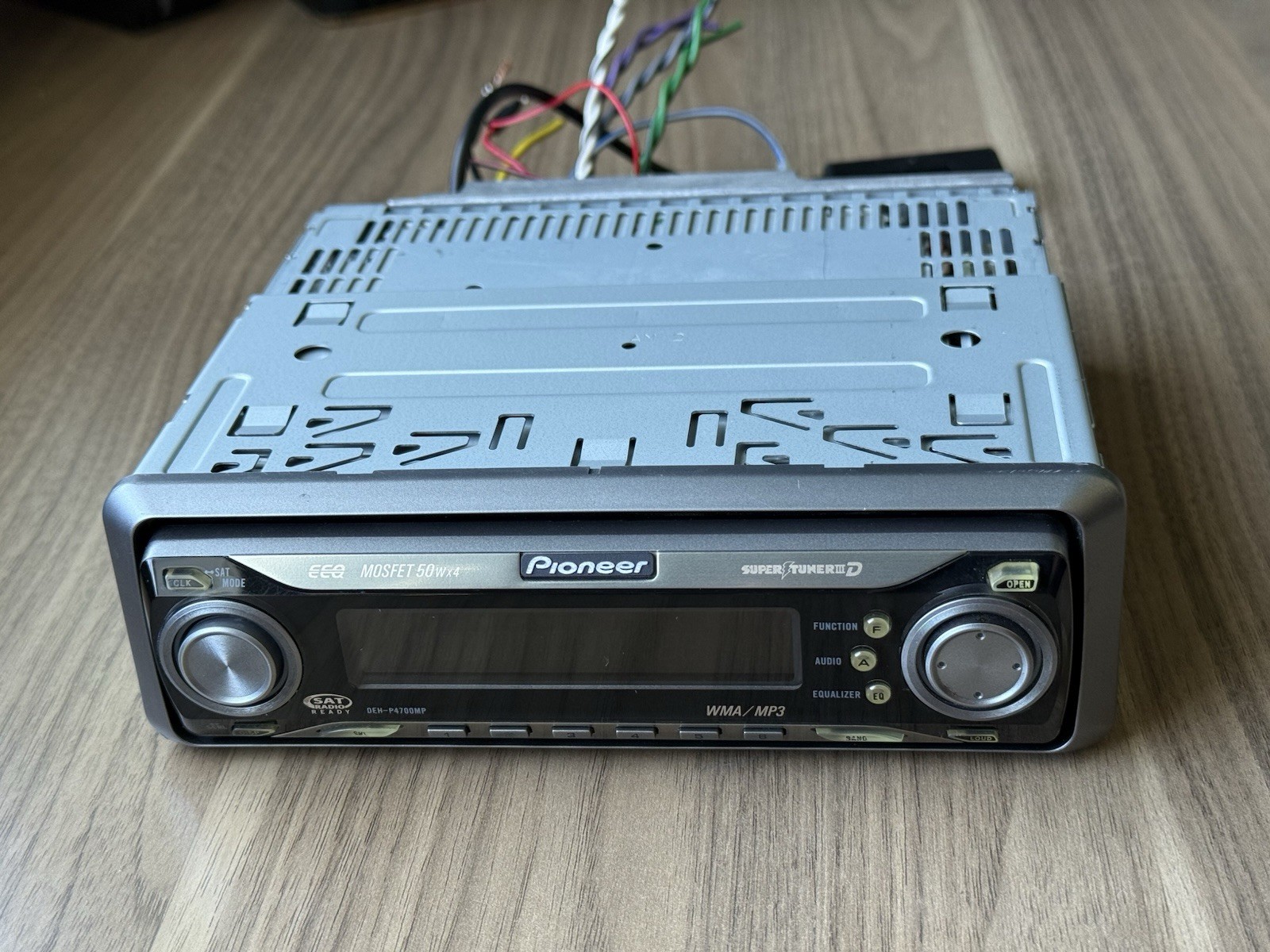 PIONEER BLUETOOTH CAR AUDIO STEREO CD OLD SCHOOL DEH-P4700MP EQ SUB VINTAGE RARE