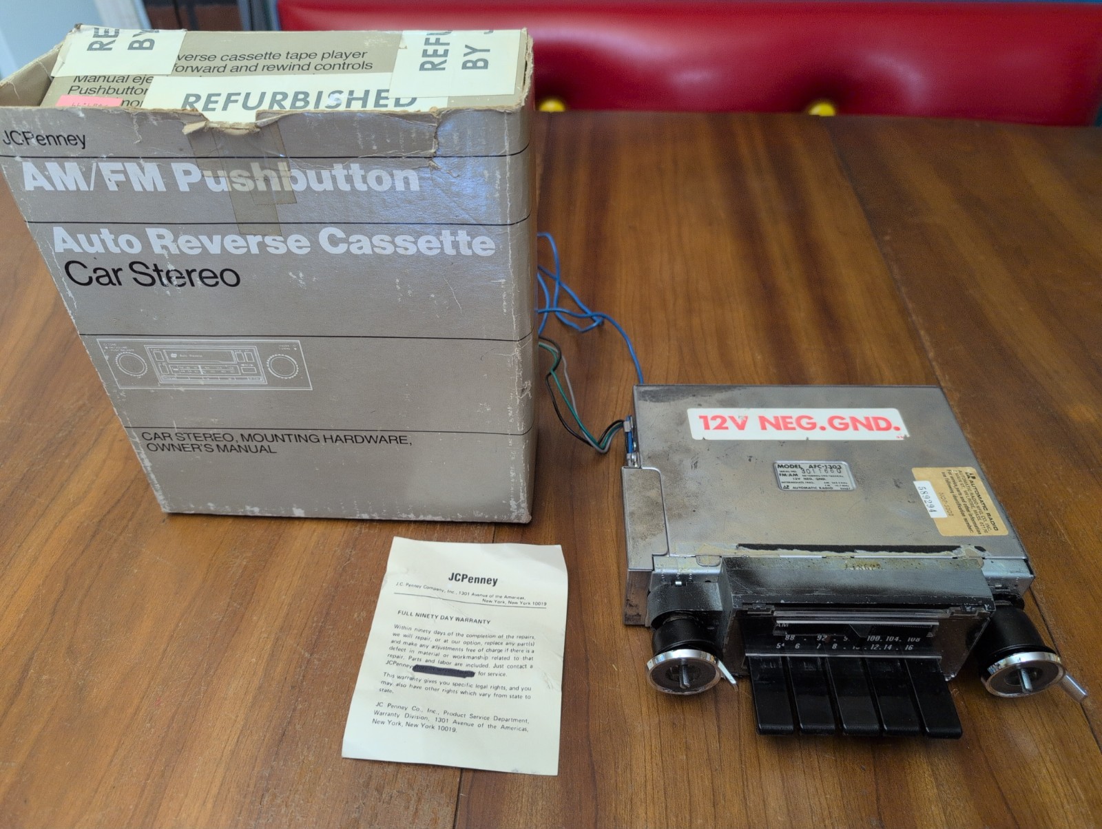 Vintage 60s Automatic Radio Mfg Universal 12V AFC AM FM Car Model AFC-1303 READ