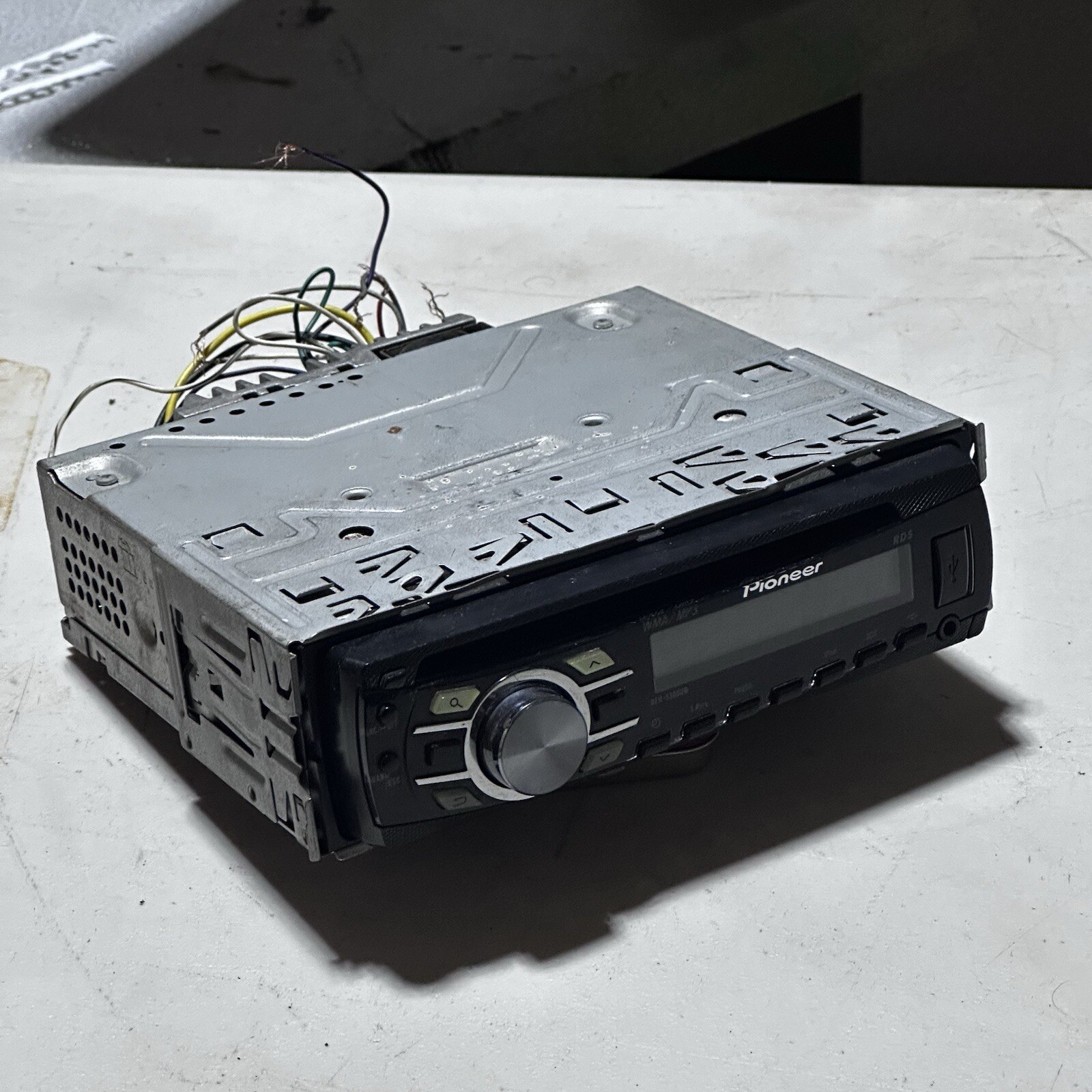 Pioneer DEH-3300UB MP3/WMA/WAV Player In Dash Receiver 50W x 4 iPod Control.