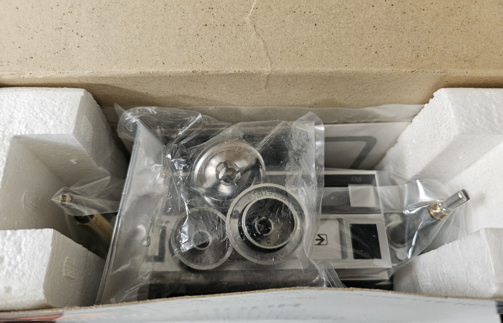 Clarion 4100R Vtg AM/FM Stereo Cassette Receiver Car Audio Radio – NEW in BOX