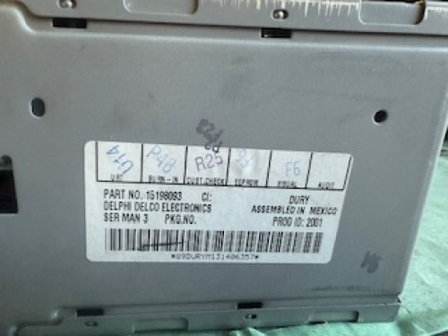 2001 – 2006 Chevrolet Silverado WT factory radio