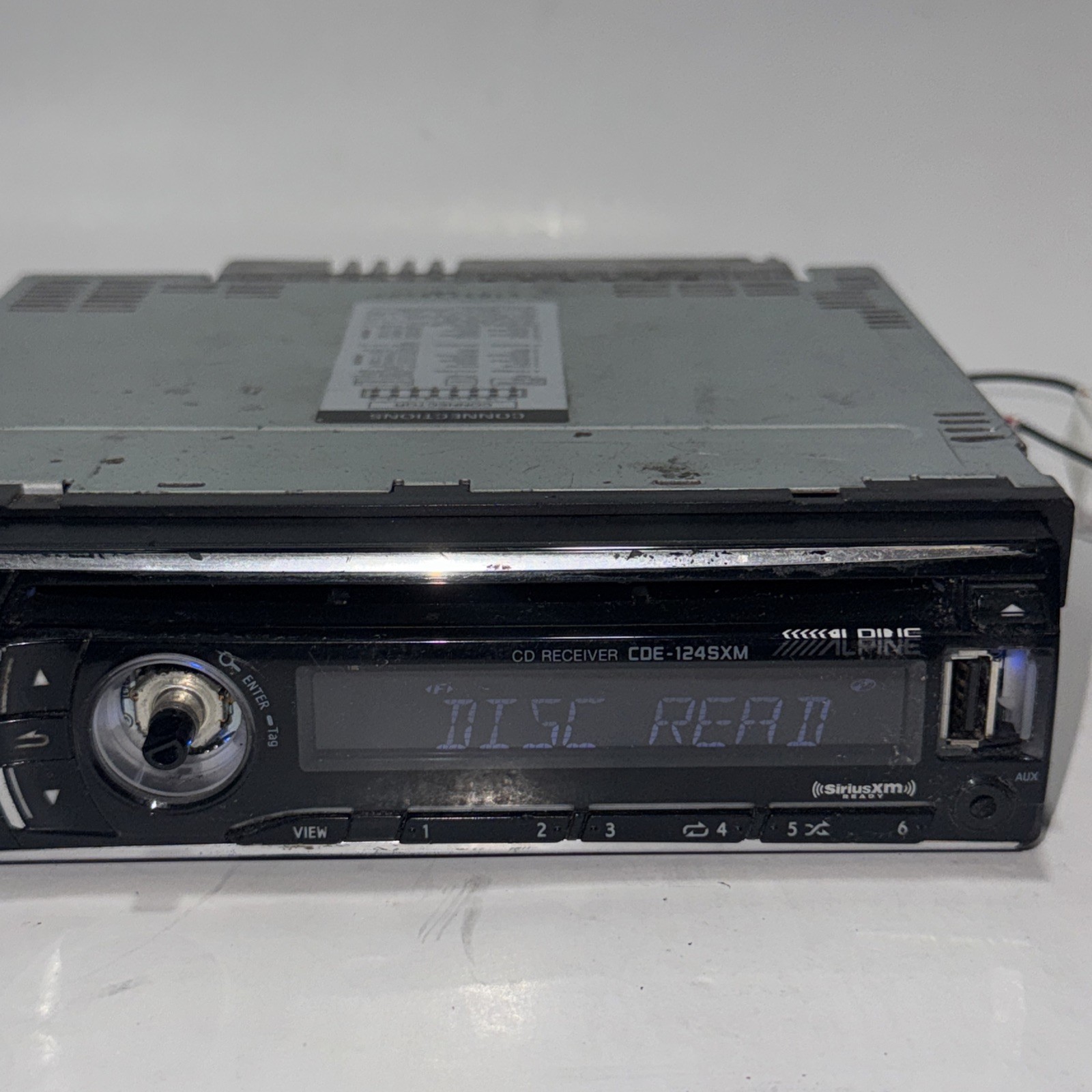 Alpine CDE-124SXM MP3/CD In Dash Receiver USB XM Pandora Radio Detachable Face