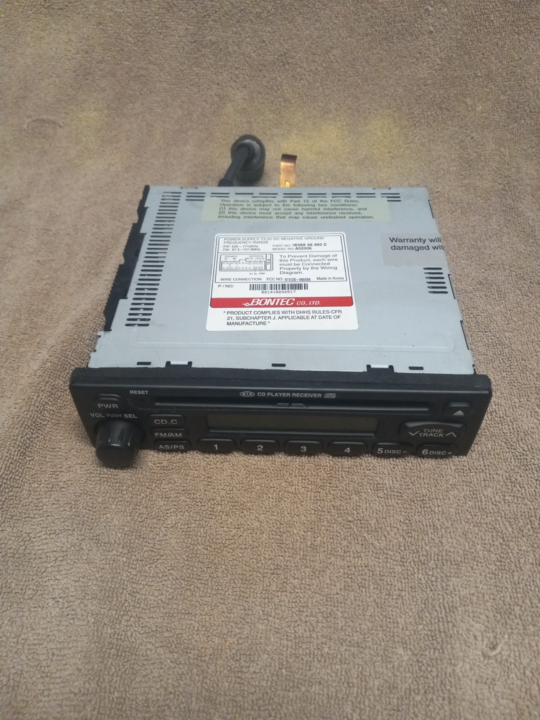 01 02 Kia Sportage AM FM CD player Radio receiver OEM 1K08A 66 860 C