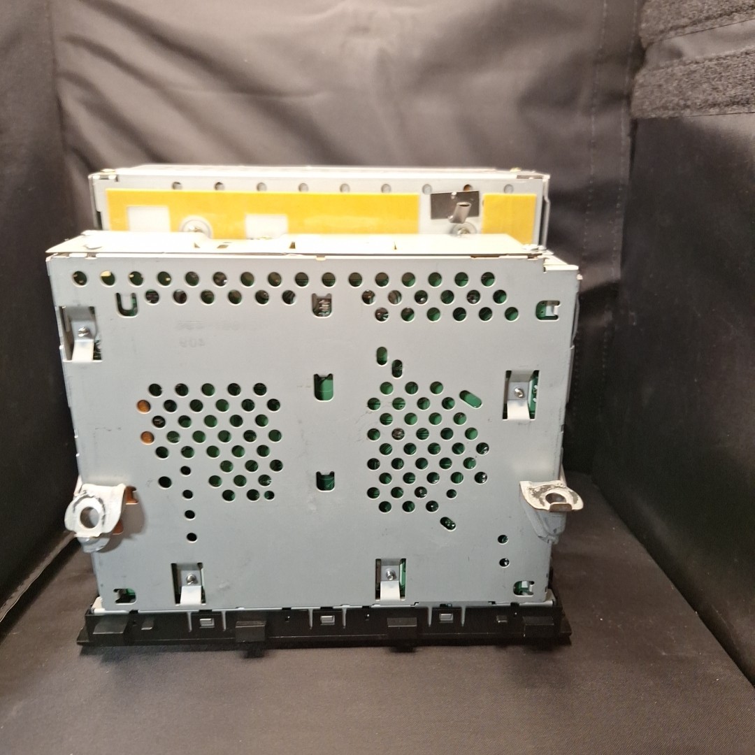 lexus 86120-AA040 Fujitsu 122000-3210D101 Radio with mounting bracket Head unit