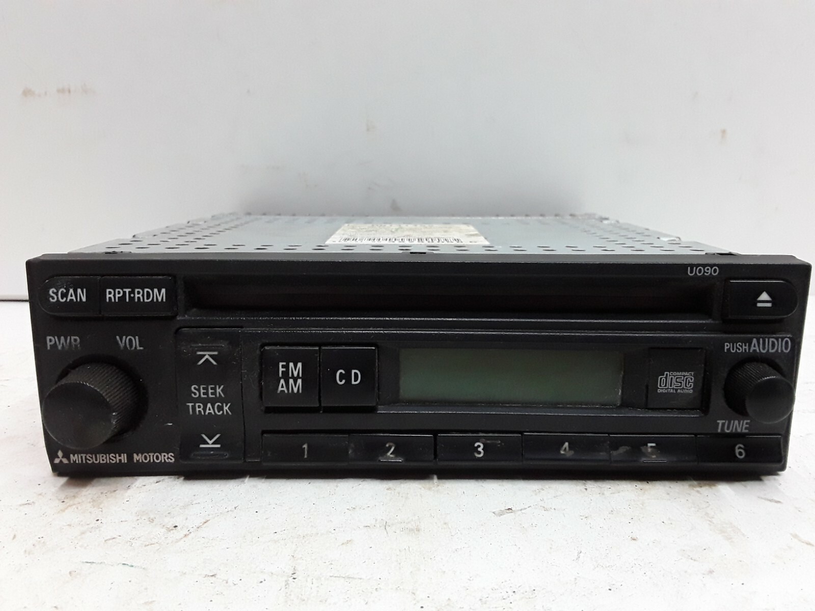 04 05 06 Mitsubishi Outlander AM FM CD radio receiver OEM MN141488 DY-2U45W