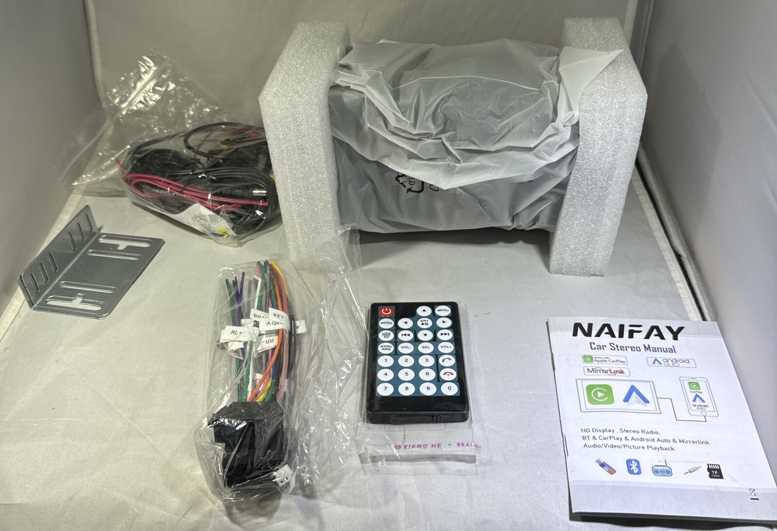 Naifay Flat Screen 7 Inch Stereo System. Comes With Installation Kit