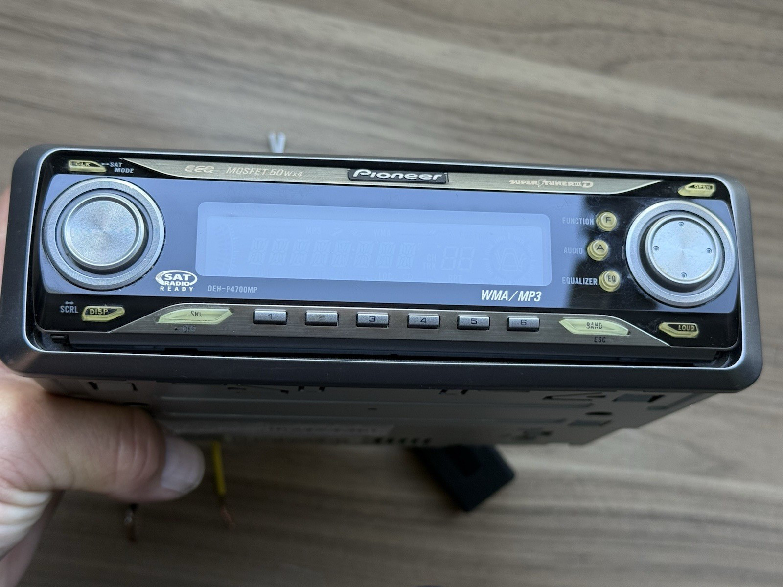 PIONEER BLUETOOTH CAR AUDIO STEREO CD OLD SCHOOL DEH-P4700MP EQ SUB VINTAGE RARE