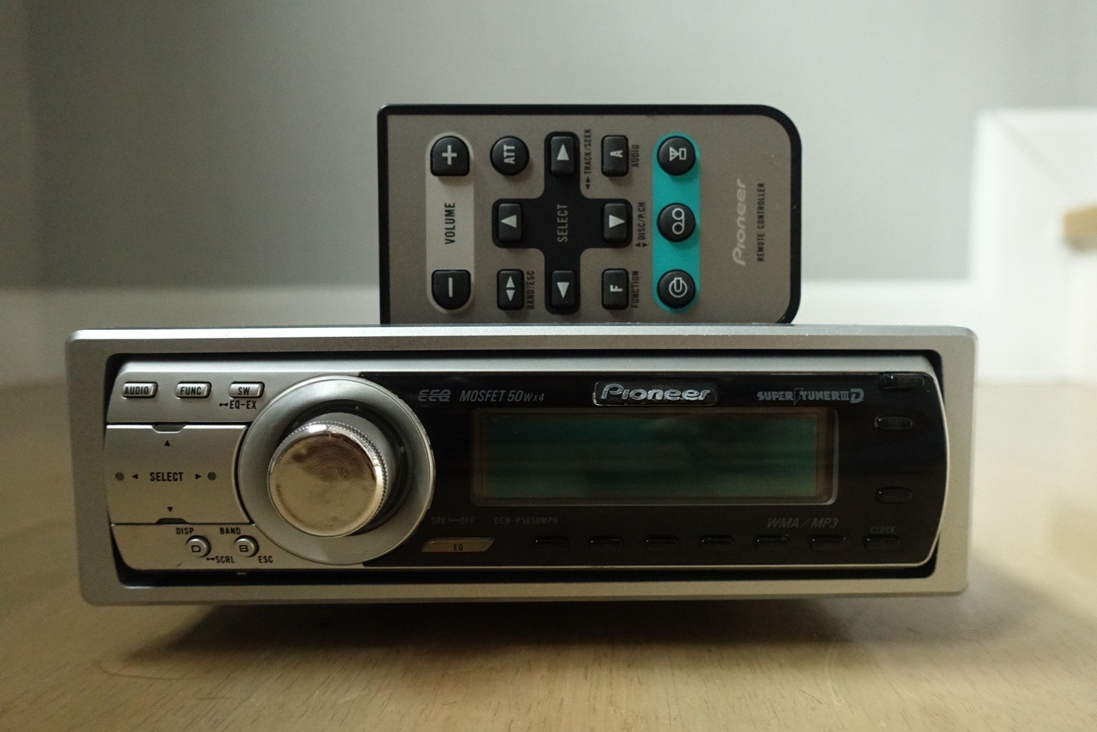 Pioneer DEH-P5850MPH. CD Player In Dash Receiver.Aux-Bluetooth. US Fm Tuner.