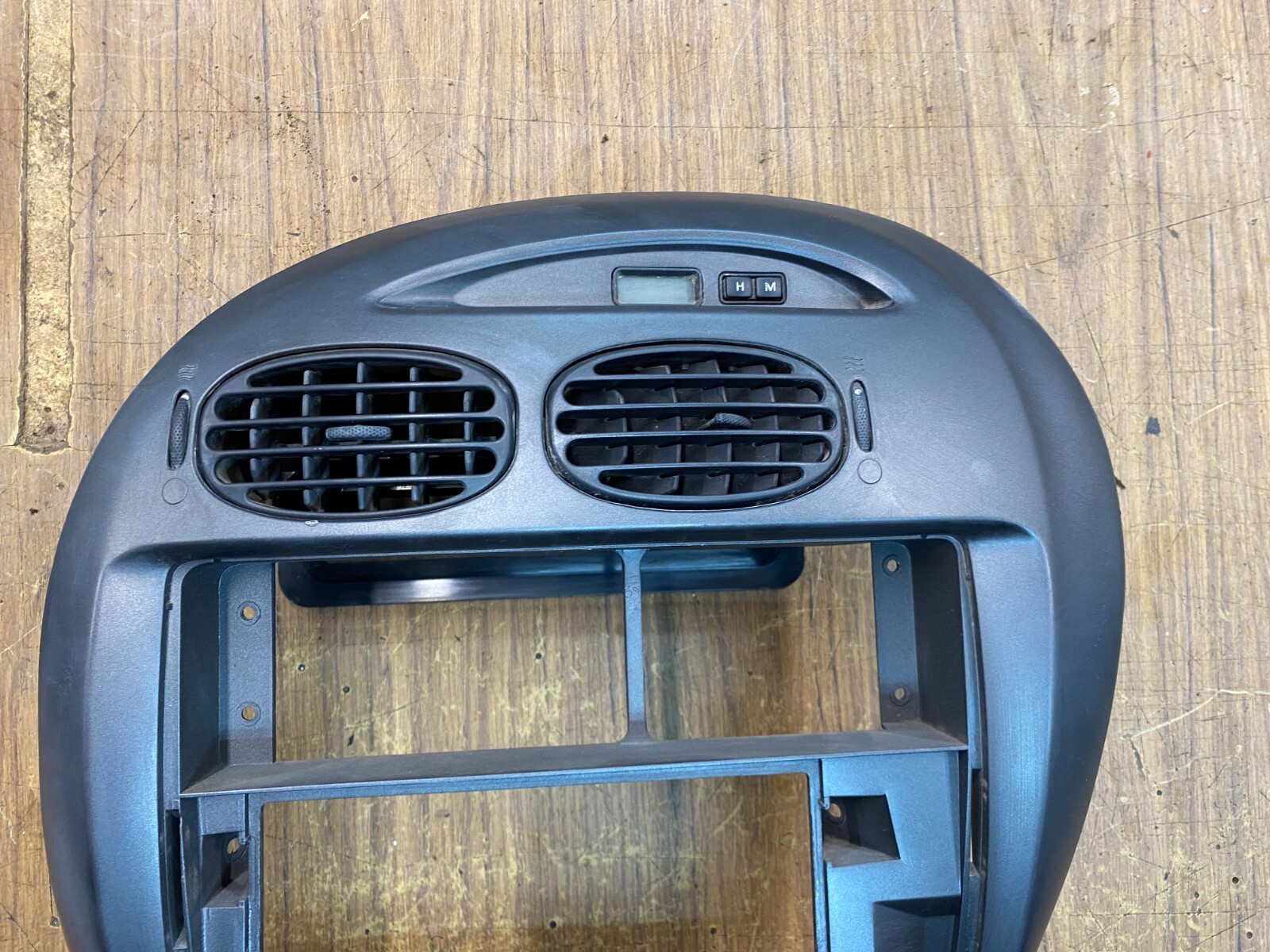 Ford Falcon AU S2,S3 Dash A/C Stereo Control Surround