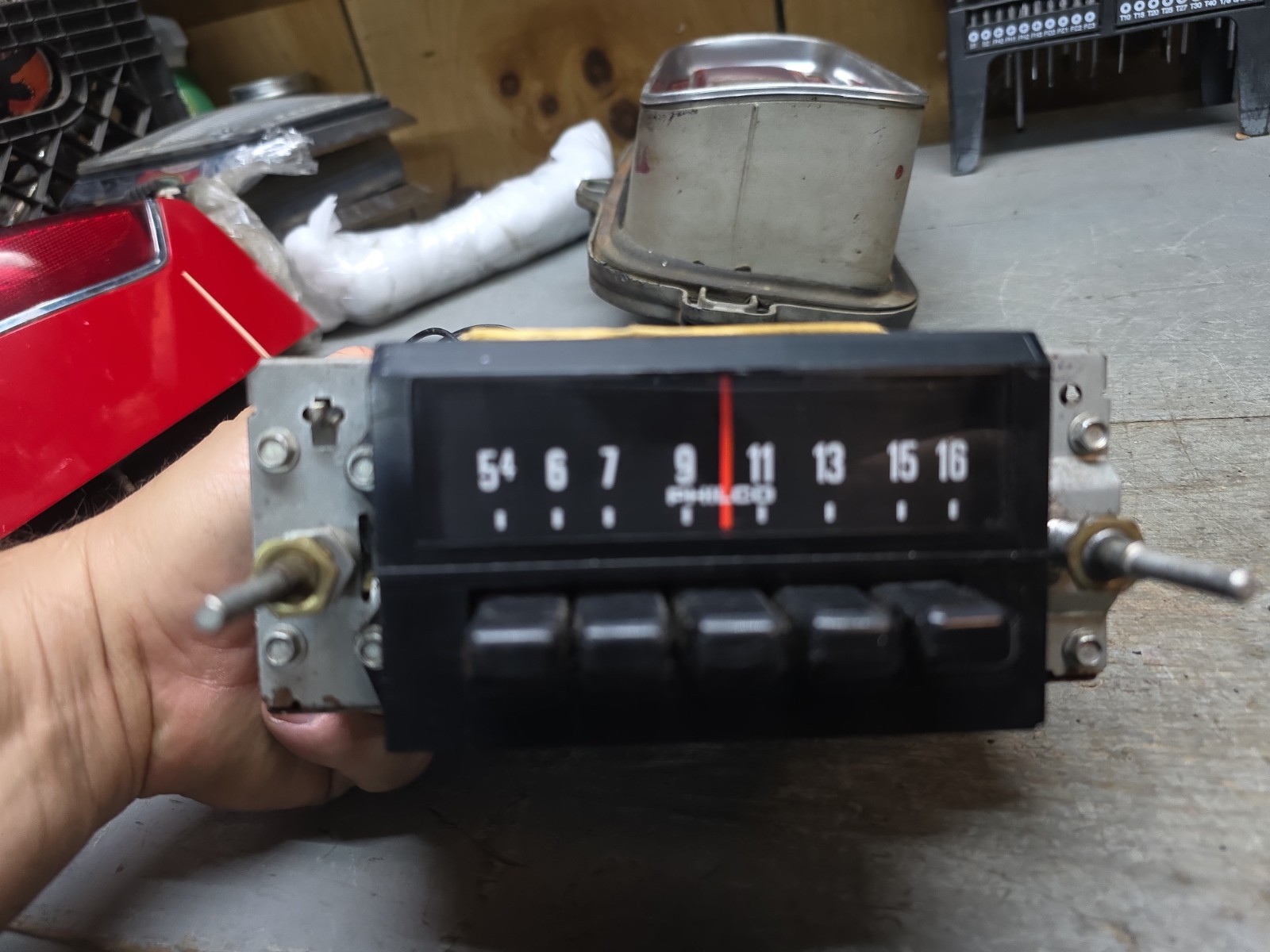 Ford AM Car Radio 12V NEG GND Philco D30A-18806