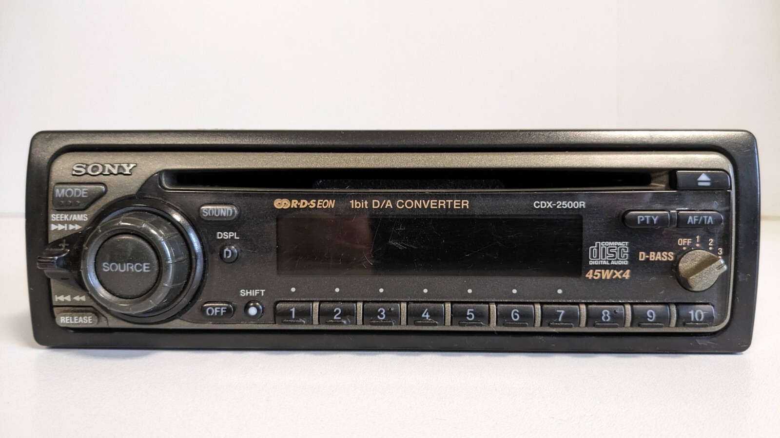 Oldschool Sony CDX-2500R FM/AM Radio CD Player 4 x 45 Watt 1 Bit D/A Converter