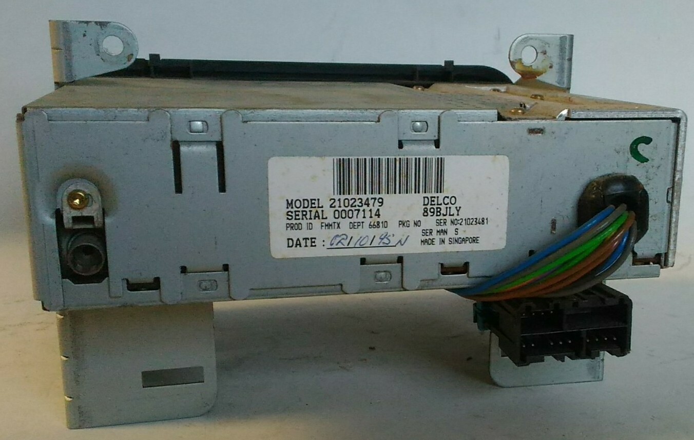 Saturn AM/FM In Dash OEM Radio Delco 21023479 General Motors