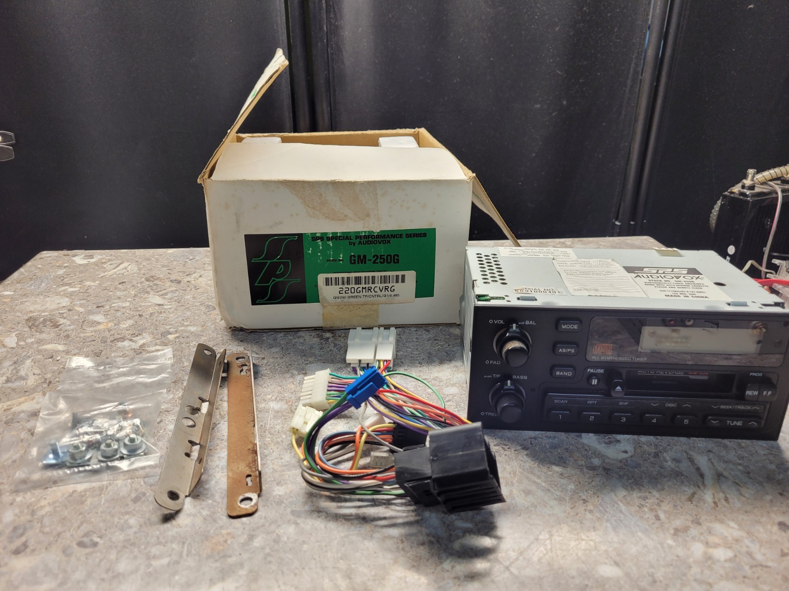 Audivox GM-250 AM/FM/MPX Cassette Radio GM-250G Chevrolet 1990’s with box & acc