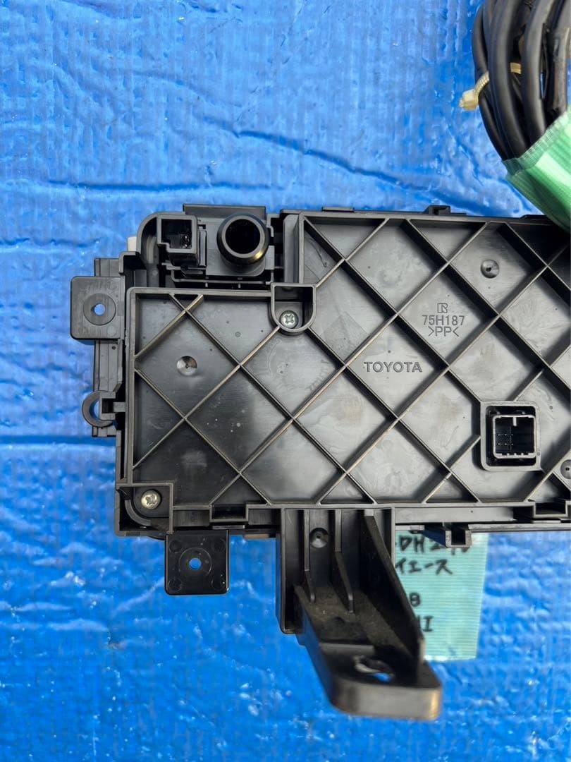 Hiace 200 series KDH201V air conditioner switch USB port