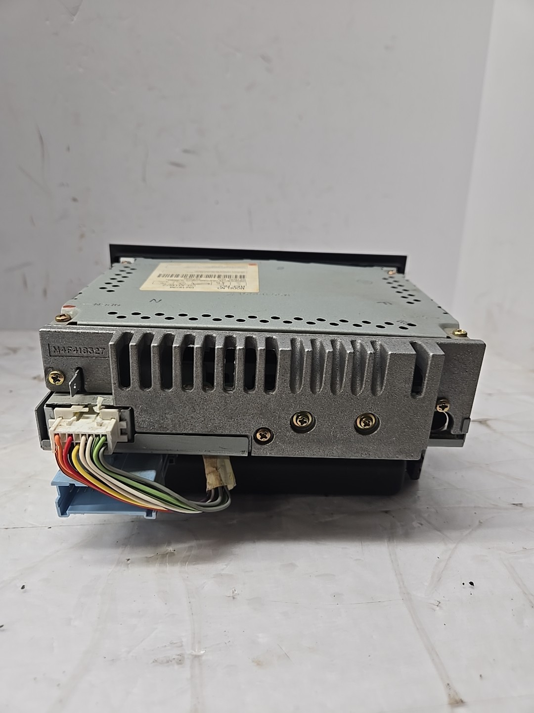 2004 SATURN VUE AM FM CD RADIO ID 15219738